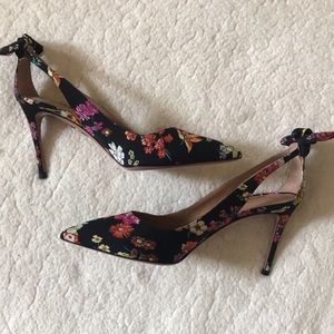 NWOB | Aquazzura | Floral Bow Tie Pumps Size 38.5